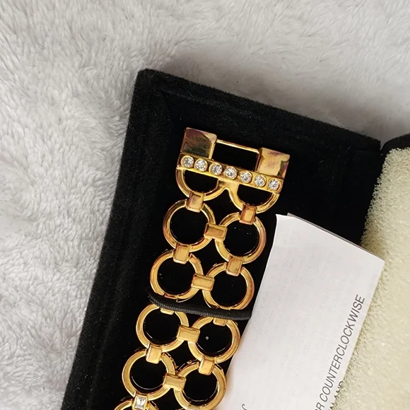 Elizabeth Taylor White Diamonds Watch - Picture 8 of 11